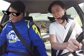 如何教会一个女司机推头救车！视频封面