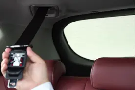 SUV后排中间也配三点式安全带？看视频说明书才能启用的安全带视频封面