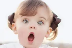 震惊 | 50岁老汉玩"红三"出错一张牌，遭牌友打得血流满面！图片