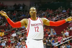 霍华德与哈登击掌前检查双手图片