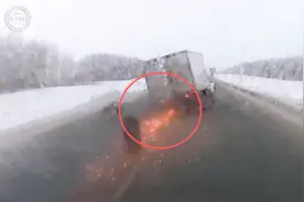 高速爆胎两种情况，前轮和后轮哪种更危险？知己知彼才能避开它！视频封面