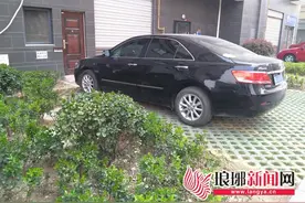 临沂：储藏室门口划停车位 电动车被堵得抬着走图片