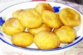 用香蕉做的油炸糕真是太美味了，方法在这里，拿去不用谢啦视频封面