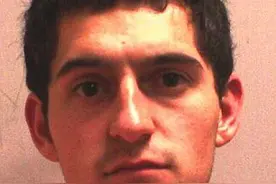 士兵怀疑小女友与前任有染，对年仅18岁的她做出令人发指的暴行图片