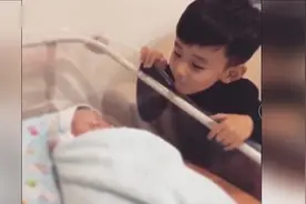 主持人李晨晒照宣布二胎出生