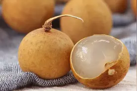 这才是剥龙眼的正确方式，真后悔现在才知道，太方便了