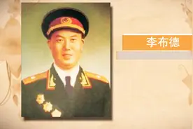 这位开国少将14岁参加游击队，开国年阅兵站在最前列，至今健在