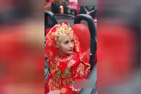 我们小县城里第一个外国新娘，真得很漂亮！视频封面