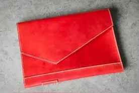 手工教程 | 手染植鞣革电脑包图片