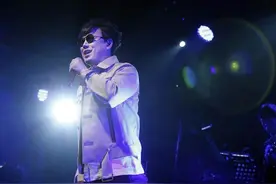 萧煌奇飙唱10专辑主打歌 笑称没喘气图片