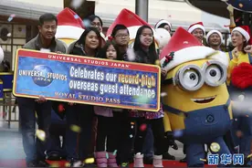 日本环球影城迎来第200万位游客 “小黄人”现身祝贺萌萌哒图片