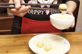红薯原来用这个方法，一压一捏一滚，酥脆软糯，做饭后甜点香香香视频封面
