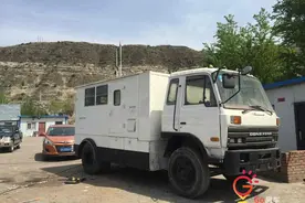 网友自制东风底盘越野房车图片