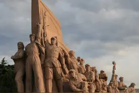 “就是用手搓，我们也要把米搓出来！”周总理带头搓米令人感动图片