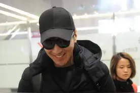 赵又廷双手插兜“老干部”做派足 嘟嘴卖萌超级可爱图片