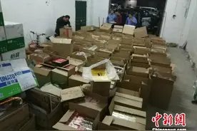 广东铁警破获特大销售假烟案 查获假烟近两万条图片