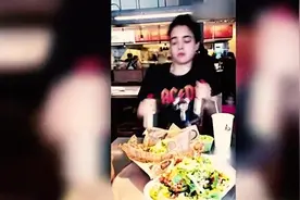 妹子吃饭前和吃饭后的对比，美食是一种信仰