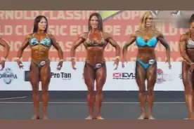 疯狂女健美选手赛前狂饮水，只为肌肉更好看