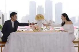 钱泳辰求婚吕一：包下餐厅开游艇签订真爱协议送上5克拉钻图片