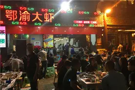 一家只卖母虾的龙虾店图片