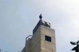 17岁小伙11层楼顶纵身跃下 万幸！消防安全气垫救他一命图片