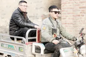 杜志国与杜淳“冷战十年”？杜志国近日不理风波，与儿子开始旅行视频封面