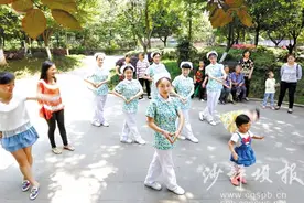 “快闪”秀庆祝护士节图片