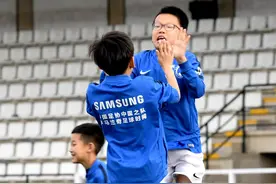 （体育）（6）中国足球小将巴塞罗那过大年图片