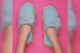 拖鞋底下总是脏的，牛人想出一招，既能清洁地面，穿的也舒服视频封面