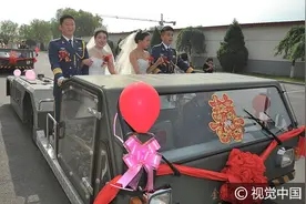 辽宁鞍山：13名官兵举行集体婚礼，战斗机列队当“伴郎”图片