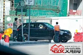 港媒曝张学友送女儿上学 网友：就是小时候给女儿当马骑也正常图片