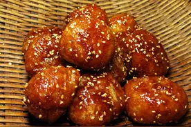 糖油果子还是去年到成都玩时吃过的小吃，没想到现在自己也会做了图片