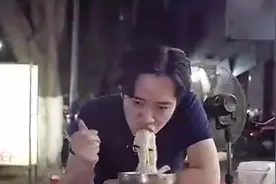 一网友用粤语翻唱薛之谦的《演员》，单身狗版，听得好心疼图片