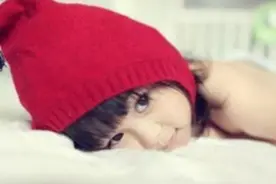 宝宝从出生开始就应该坚持定期洗澡图片