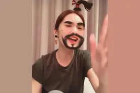 杨丞琳直播玩变脸特效 李荣浩回复调侃图片