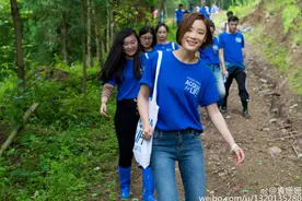 袁姗姗远赴山区 讲解节水知识 做慈善图片