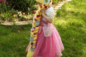 为化疗掉光头发的小女孩勾编假发，结果竟。。。图片