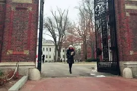 「国民师姐」董维嘉重返绿茵校园 美国成「学霸 」图片