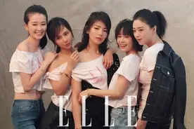 “欢乐颂五美”同框拍大片 五美穿被“撕破”T恤性感露香肩图片