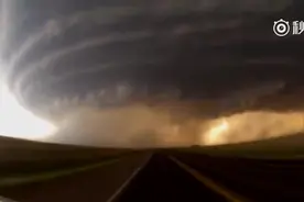 实拍超级单体雷暴形成过程（延时摄影