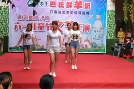 幼儿园2018年六一家长教师舞蹈《咖喱咖喱》视频封面