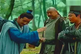 男子暗器伤人，结果江南七怪以其人之道还治其人之身视频封面