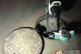 新修路面没路灯没盖窨井 给小夫妻来了个“过肩摔”图片