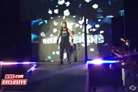 罗曼·雷恩斯回归WWE现场秀!攻击罗林斯！图片