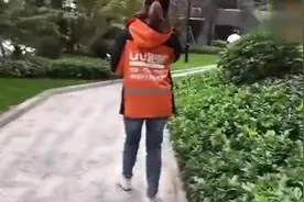 邓紫棋亲自给“歌迷”送演唱会门票，歌迷：做梦都想不到！