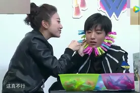 王俊凯被41个夹子夹脸，看着都疼