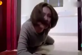 大肚子杉杉洗澡不慎摔倒大出血，孩子会保住吗视频封面