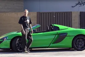 开迈凯伦恶搞路人，上车的都被电惨了图片