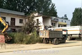 实拍：泌阳城南有一条路要扩宽了，同时也方便了更多人们的出行视频封面