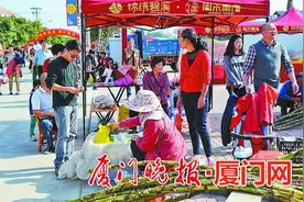 到后溪“周末集市” 参加啃甘蔗大赛图片